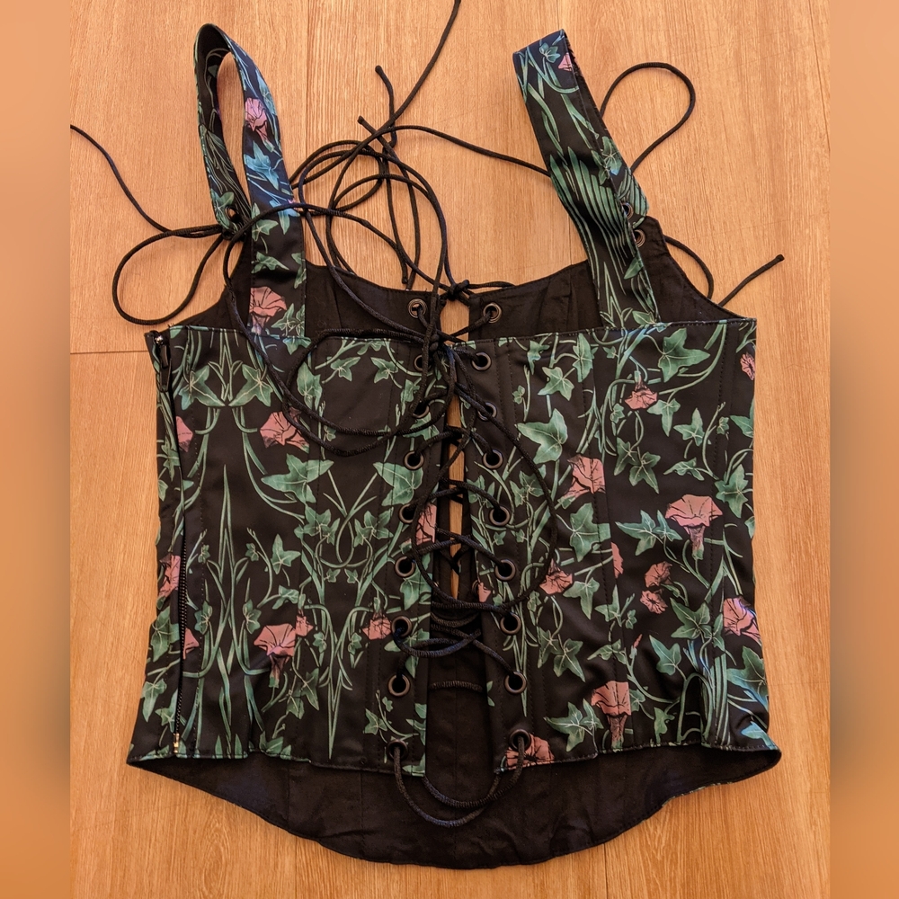 Widow corset. - Picture 2 of 2